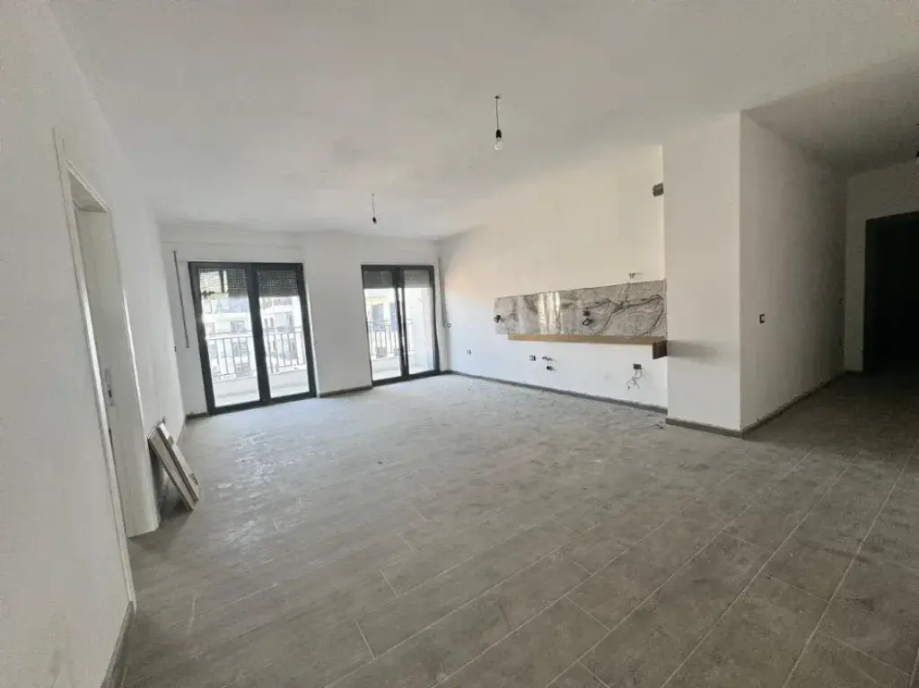 Qera | Apartament 3 + 1 | Rruga Jordan Misja | 800 €/muaj