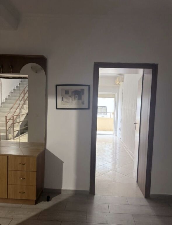 Shitet Apartament 3+1+2 Komuna Parisit 163 m2
