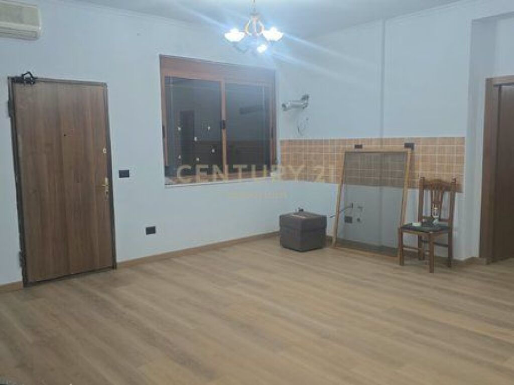   Ambient Zyre me Qira - Rruga Frosina Plaku