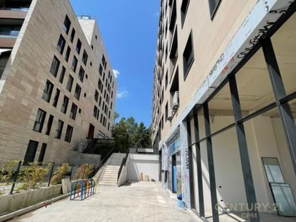   Appartamento 2+1+2 + 2 posti auto in affitto a Liqeni i Thatë, Tirana - 1600€