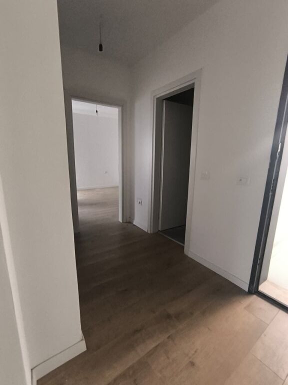 Apartament 2+1+2 per shitje Komuna e Parisit  !