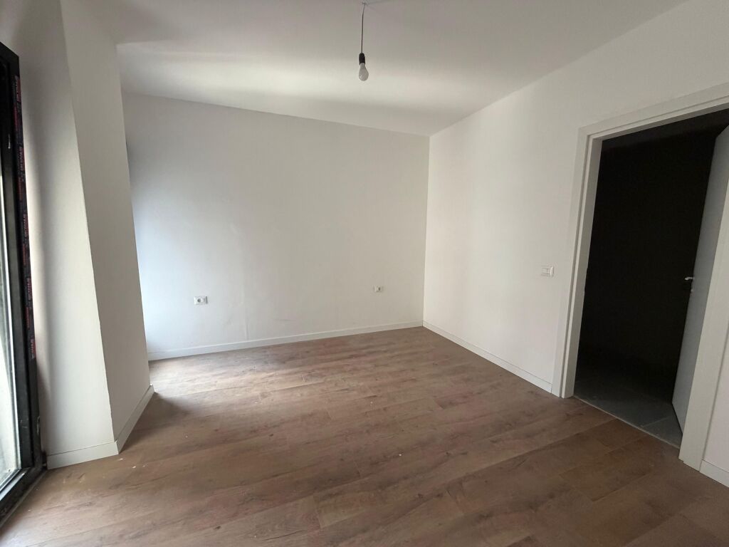 VENDESI APPARTAMENTO 2+1+2 COMUNE DI PARIGI