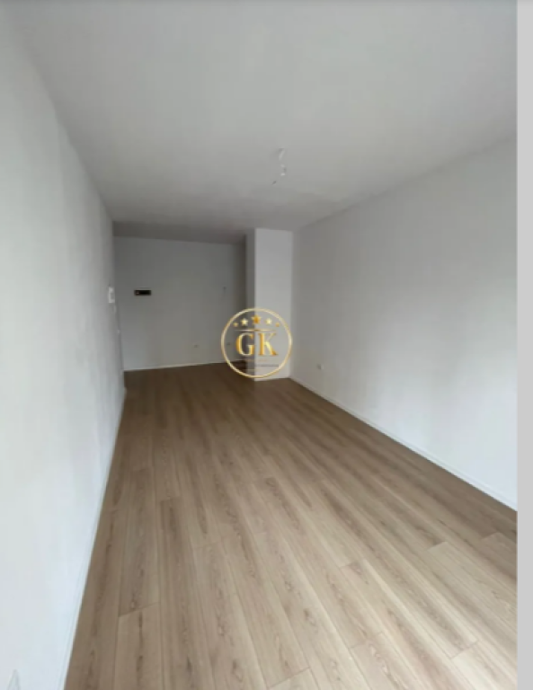 VENDESI APPARTAMENTO 2+1 CON BALCONE – SPIAGGIA DI DURAZZO, VICINO A FLORIDA