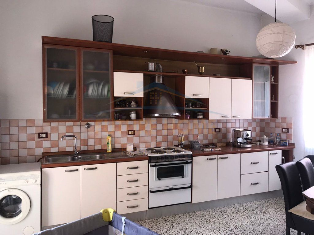 JEPET ME QIRA APARTAMENT 2+1+2 BALLKONE – QENDËR, RRUGA E DIBRËS, TIRANË