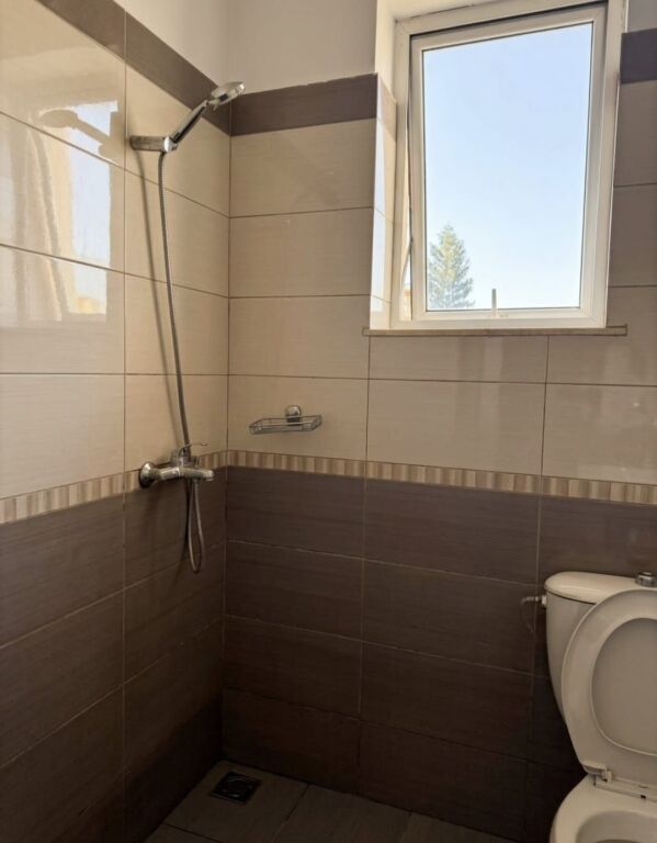 Shitet Apartament 3+1+2 Komuna Parisit 163 m2