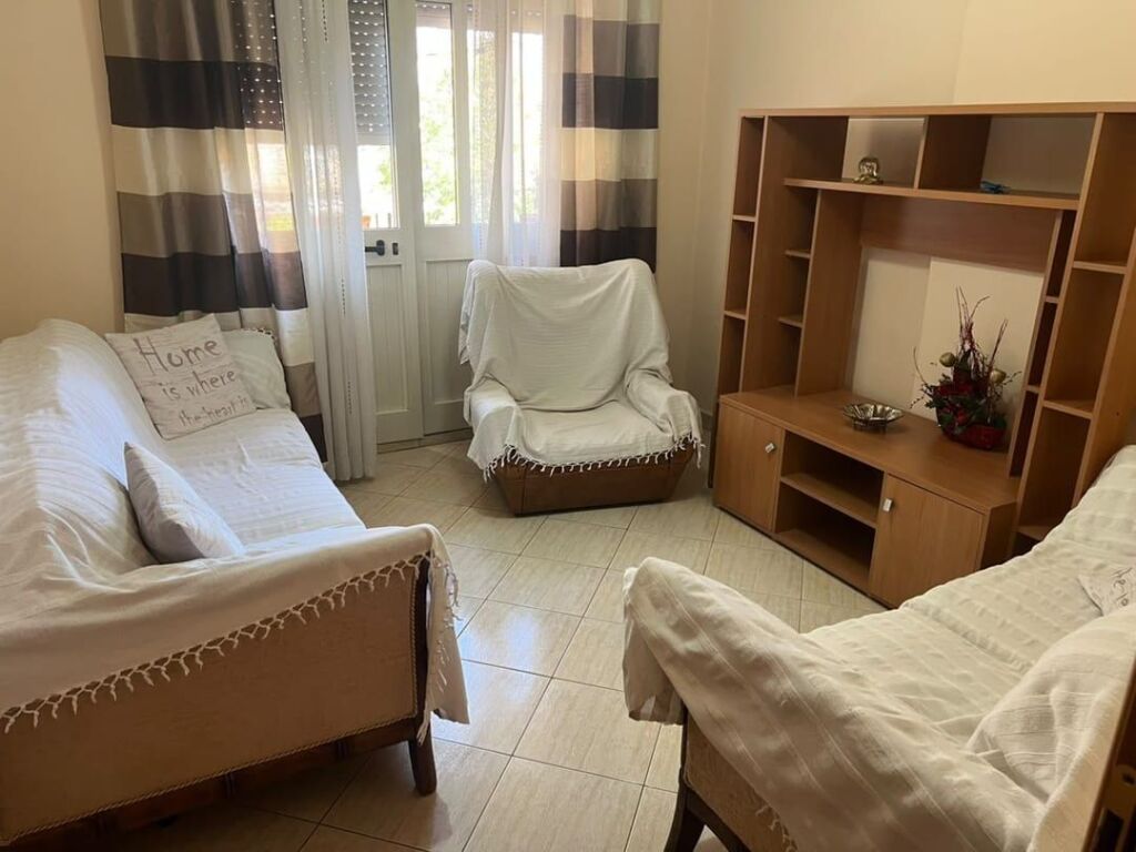 Great 2+1 apartment in 21 Dhjetor, 50 m from the intersection of 21