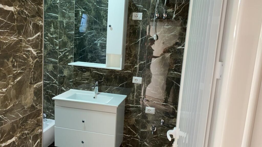 Qera | Apartament 2 + 1+2+ ballkon | Kinostudio | 500 €/muaj