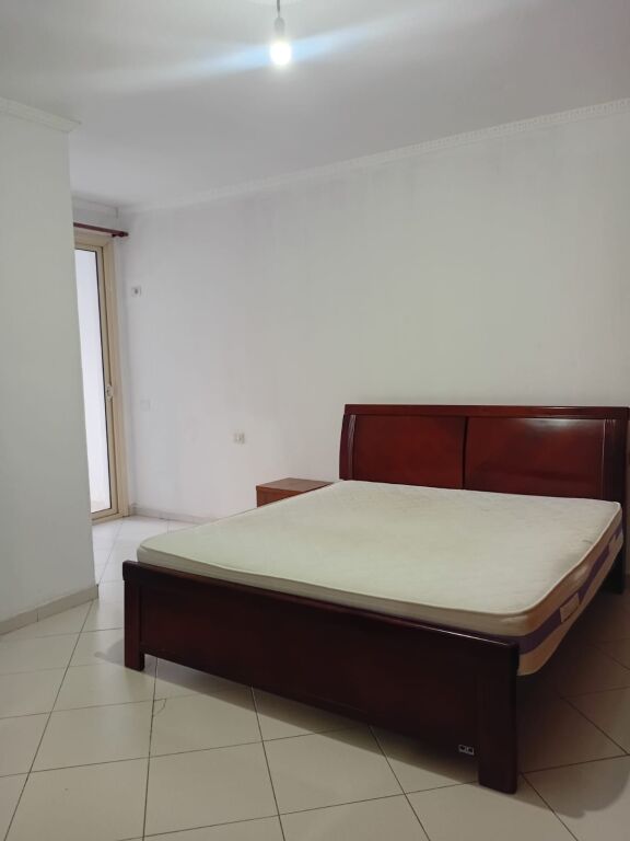 Apartament me qera