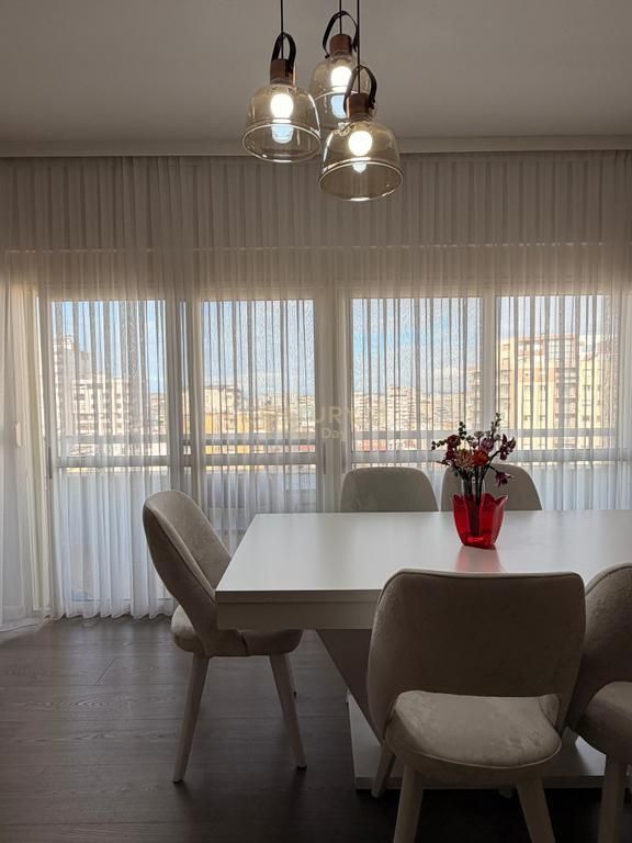 Apartament 3+1+2 Tualete + 2 Ballkone Me Qira në Qender te Durrësit - 1100€ | 150 m²