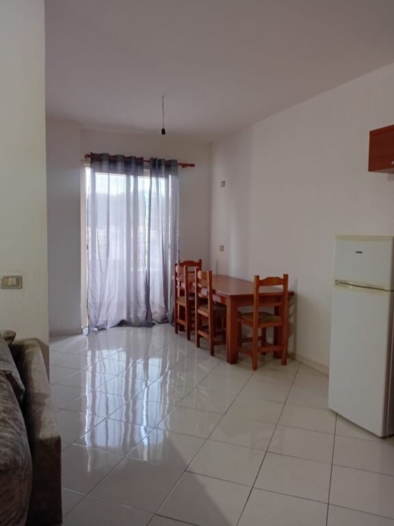 Apartament me qera