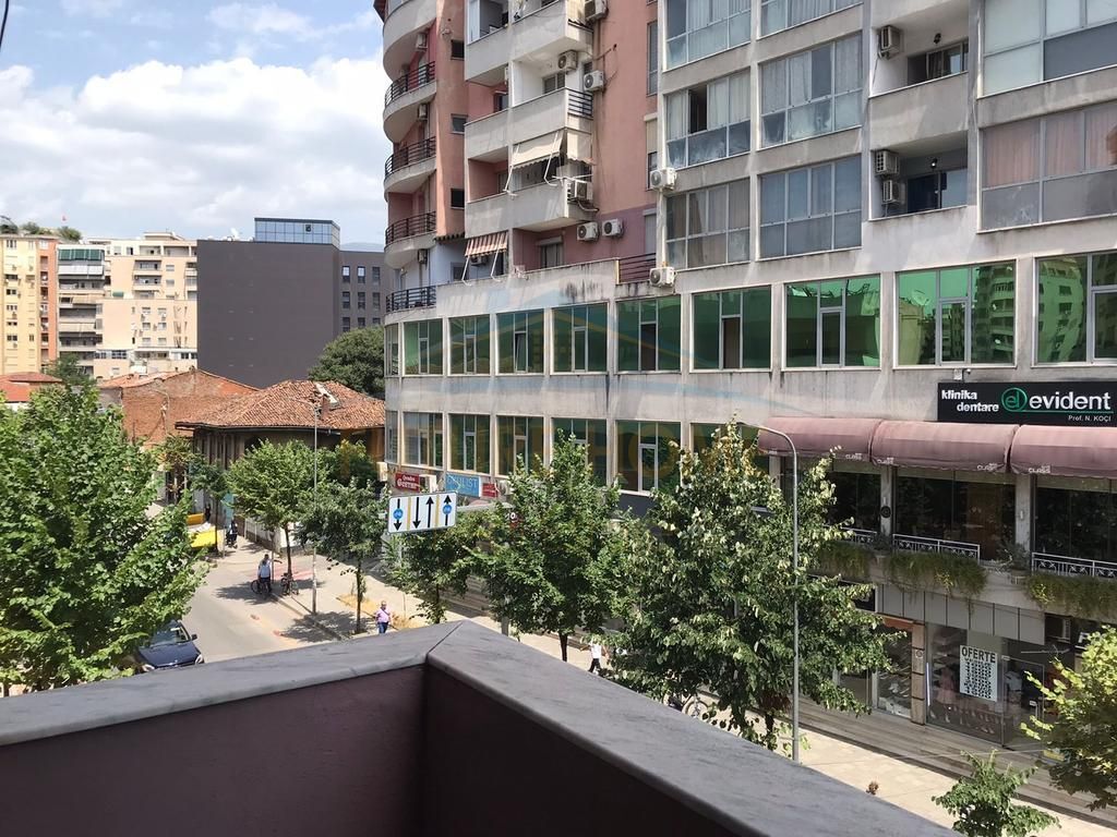 JEPET ME QIRA APARTAMENT 2+1+2 BALLKONE – QENDËR, RRUGA E DIBRËS, TIRANË