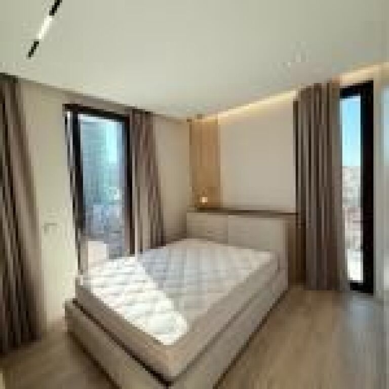 Appartamento di lusso con 3 camere da letto in affitto presso Altana Luxury Residence, Tirana – Vista panoramica sul lago | 190 m²