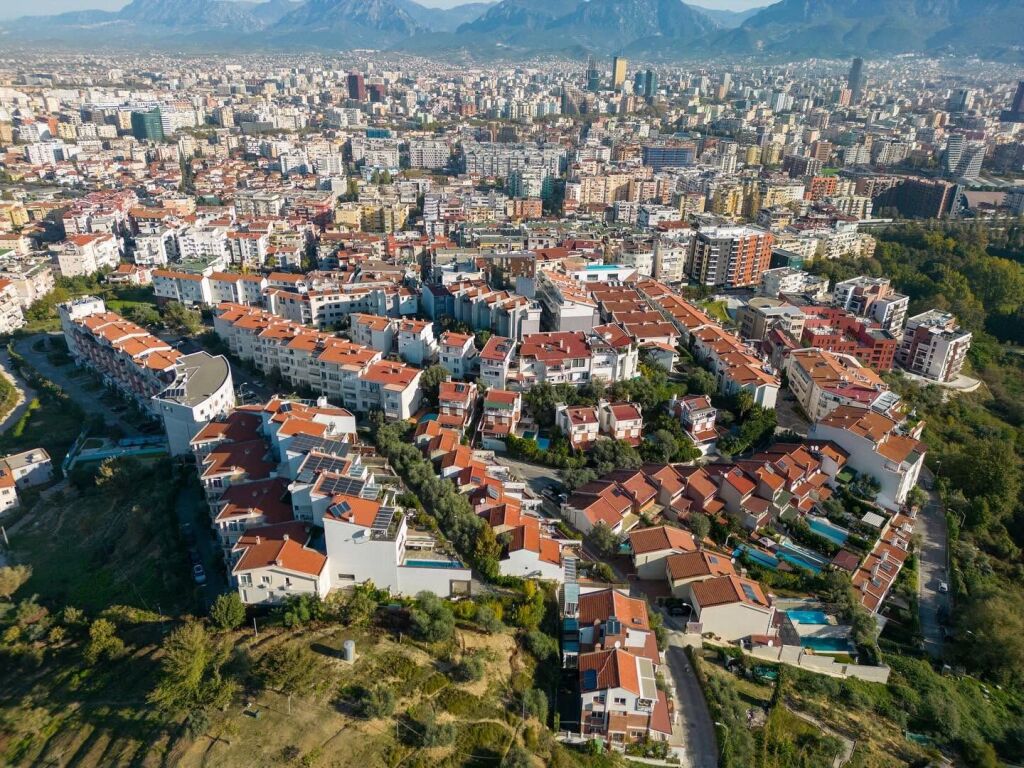 In vendita, appartamento 4+1+2 con veranda, Kodra e Diellit, Tirana