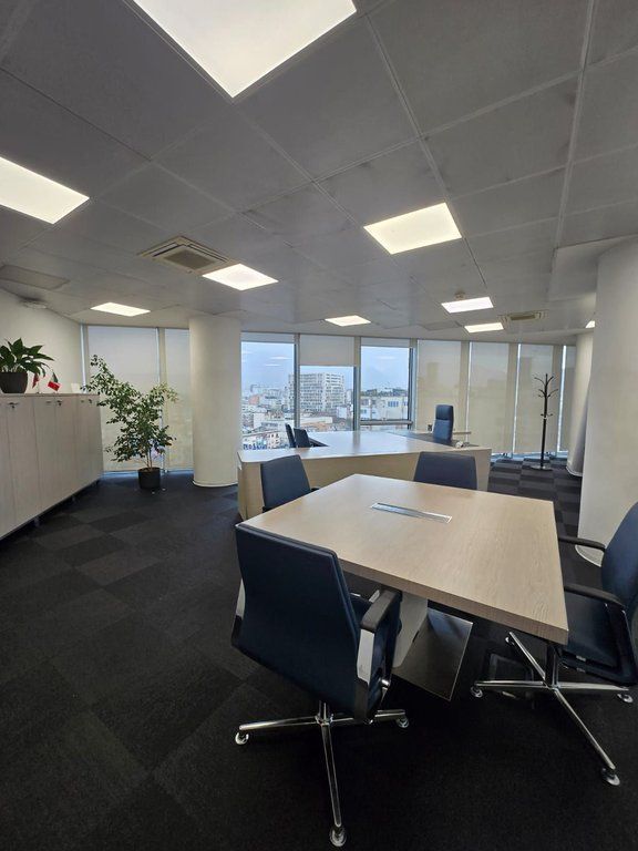 RING CENTER, WE RENT OUT 770 M2! 21,300 € /Month