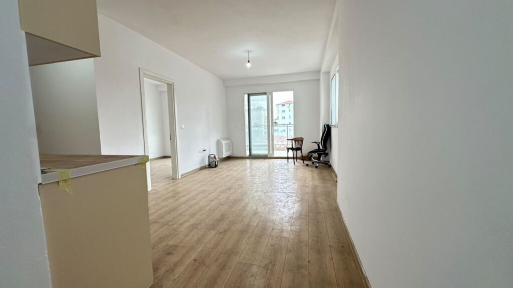 Apartament 1+1 per qira tek Farmacia 10