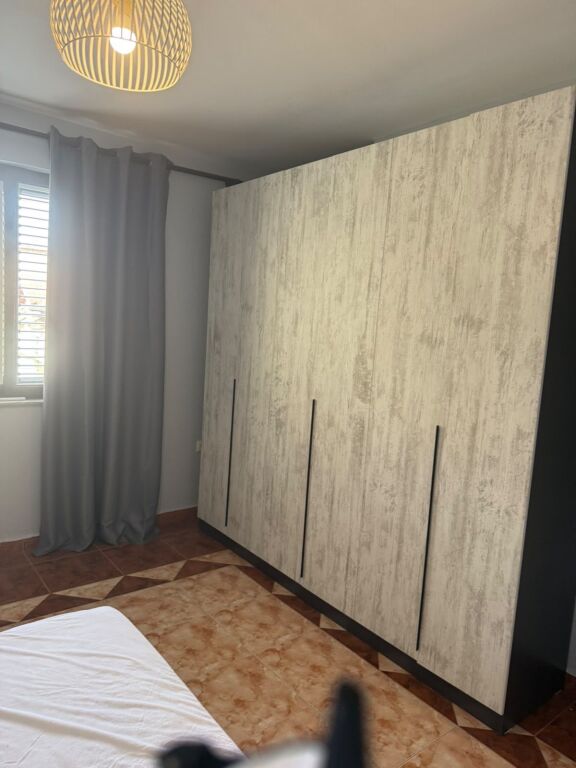 Jepet me Qira Apartament 1+1 tek Shkolla e Baletit
