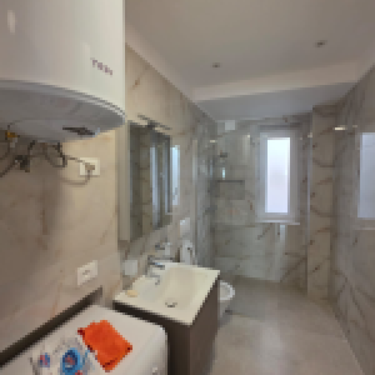 Apartament 2+1 i rinovuar me qira në Bllok, Tiranë