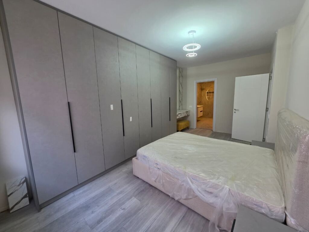 🏡 APPARTAMENTO 2+1+2 IN AFFITTO + DEPOSITO + PARCHEGGIO  📍 Indirizzo: Vicino a Zogu i Zi, Via Dritan Hoxha – Complesso Aura