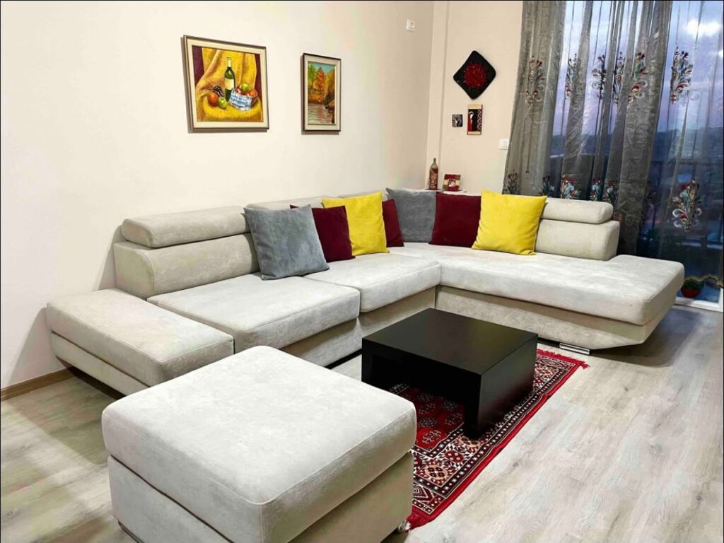   ME QIRA APARTAMENT 1+1 TEK RRUGA 5 MAJI 55.000 all