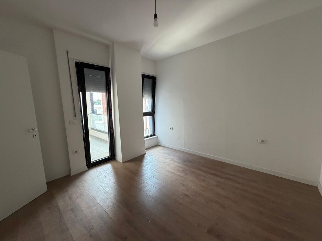 VENDESI APPARTAMENTO 2+1+2 COMUNE DI PARIGI