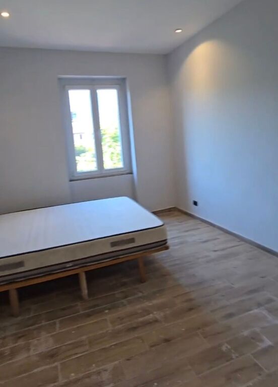 Shitet apartament 1+1 tek Pallatet Agimi , ish Blloku , Piramida , Rruga Myslym Shyri .