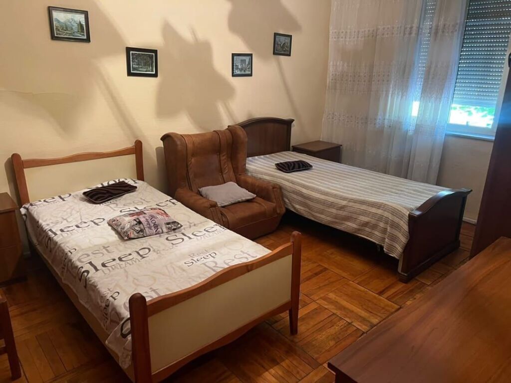 Great 2+1 apartment in 21 Dhjetor, 50 m from the intersection of 21