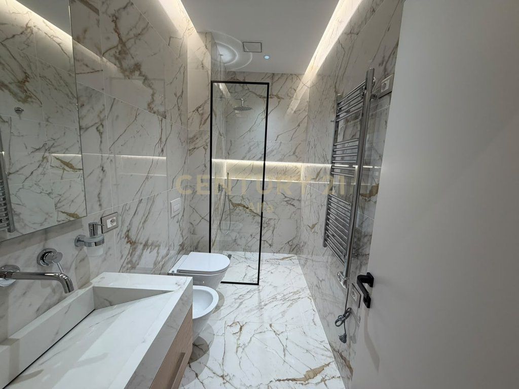 ALTANA LUXURY RESIDENCE | ATTICO 3+1+3 CON VISTA PANORAMICA SUL LAGO 3,000 € /Mese