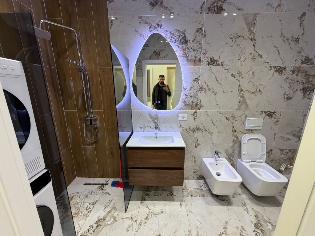 Shitet apartament 2+1 tek Rruga 5 Maji