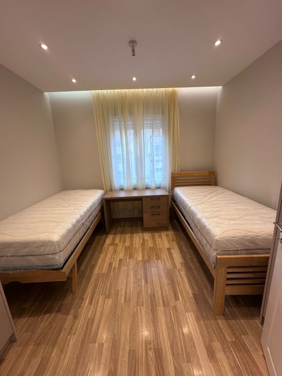Apartament 2+1 me qera tek Garda