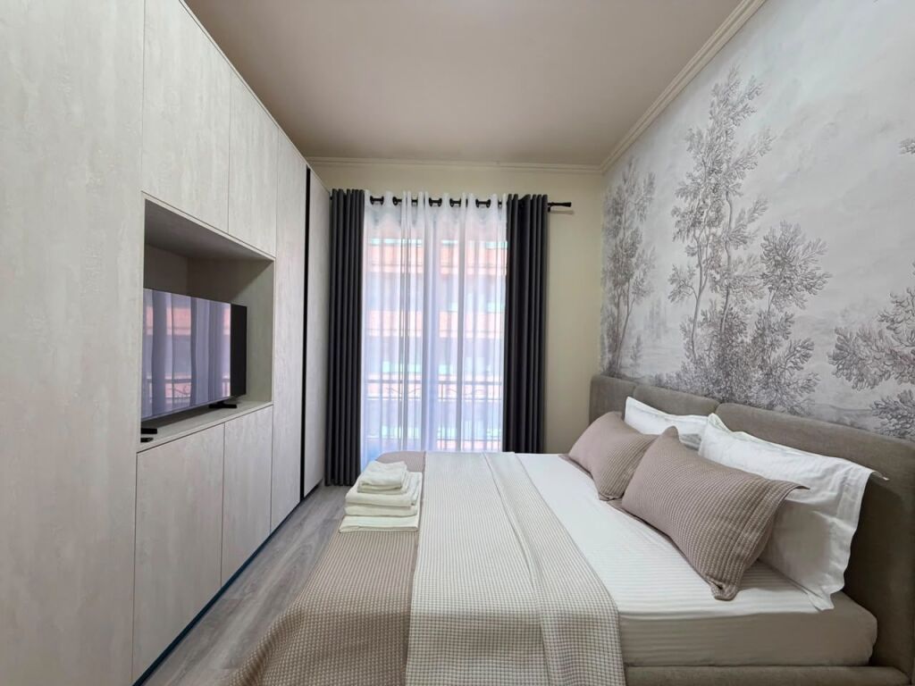 SUPER APARTAMENT 1+1+POST PARKIMI PER QIRA ---DELIJORGJI