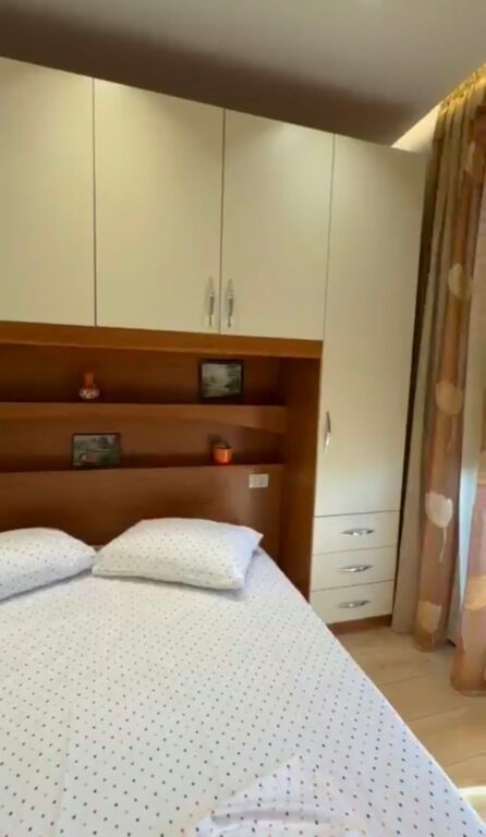 Jepet apartament 1+1 me qira tek Kompleksi Oasis 1 , Astir , Unaza e Re , Ish Fusha e Aviacionit .