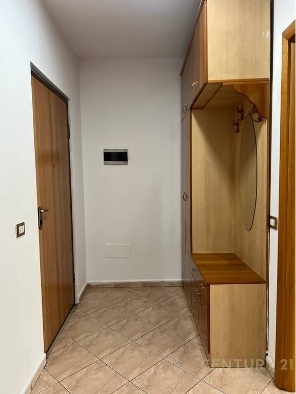 Apartament 3+1+2 tualete me qira te Zogu i Zi.