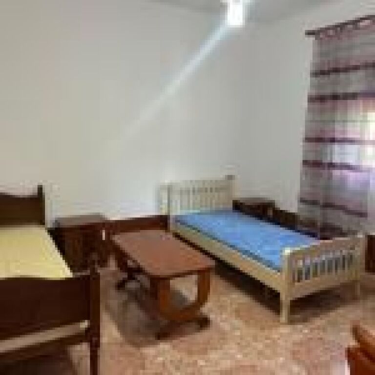 Shtëpi private e mobiluar 2+1 me qira pranë Terminalit të Kamzës, Tiranë | Garazh i përfshirë