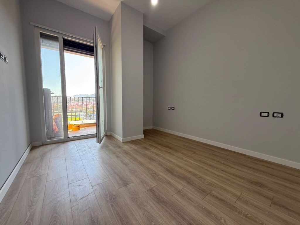 Apartament 1+1 per shitje prane Spitalit Amerikan 3.