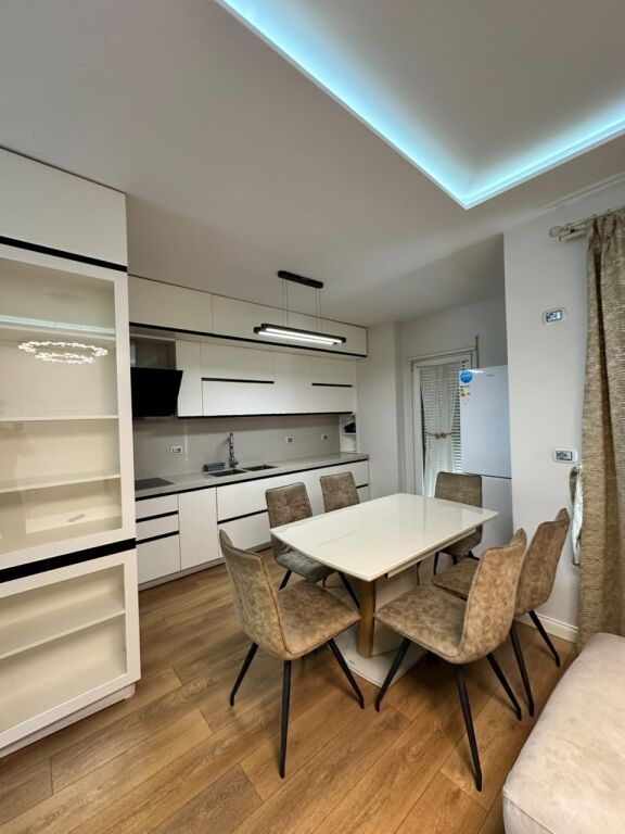 Apartament me qera 2+1+2