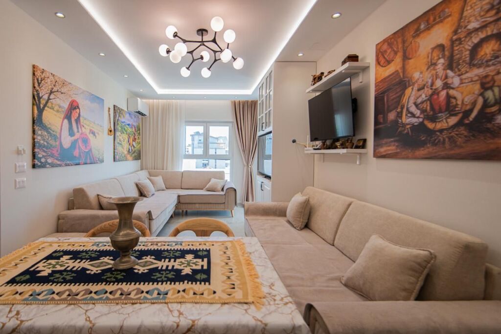 Vije e pare me detin ! Apartament 1+1 me qera ne Plazh
