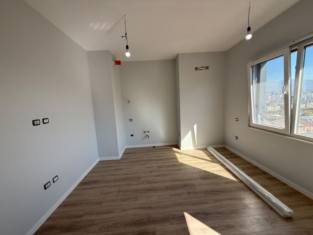 Apartament 1+1 per shitje prane Spitalit Amerikan 3.