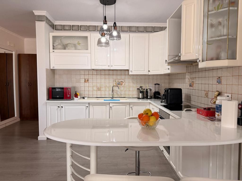 Apartament 3+1+2 Tualete + 2 Ballkone Me Qira në Qender te Durrësit - 1100€ | 150 m²