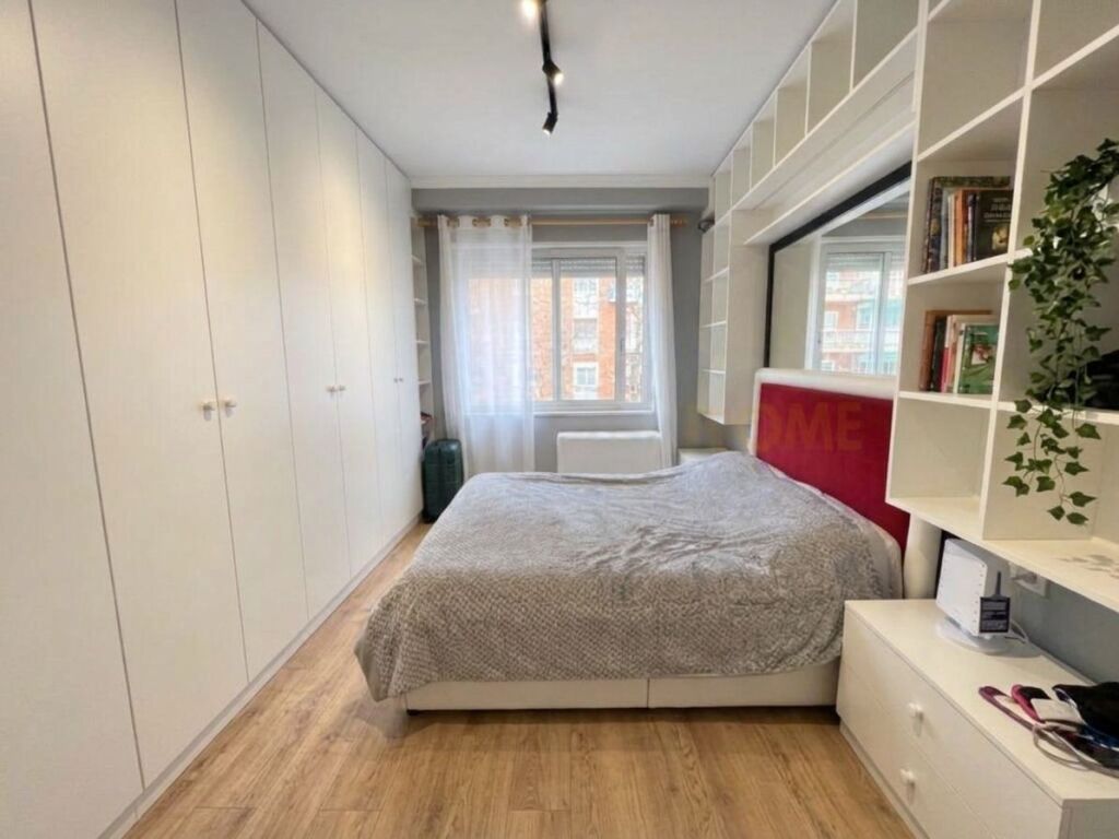 Qera, Apartament 1+1+2 Poste Parkimi Liqeni i Thate, Tirane