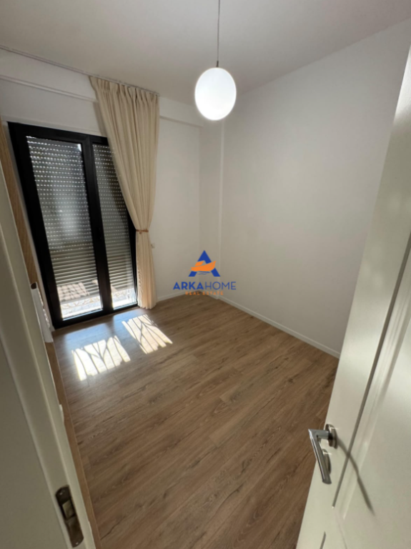 JEPET ME QERA APARTAMENT 2+1+BALLKON "21 DHJETORI" 90.000 LEKE