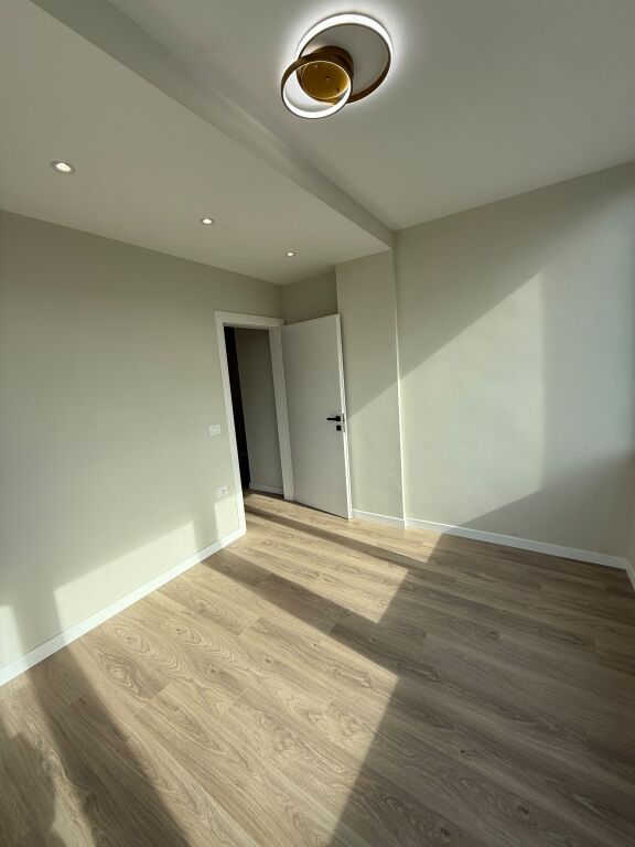 Apartament 1+1 ne shitje, Komuna e Parisit !