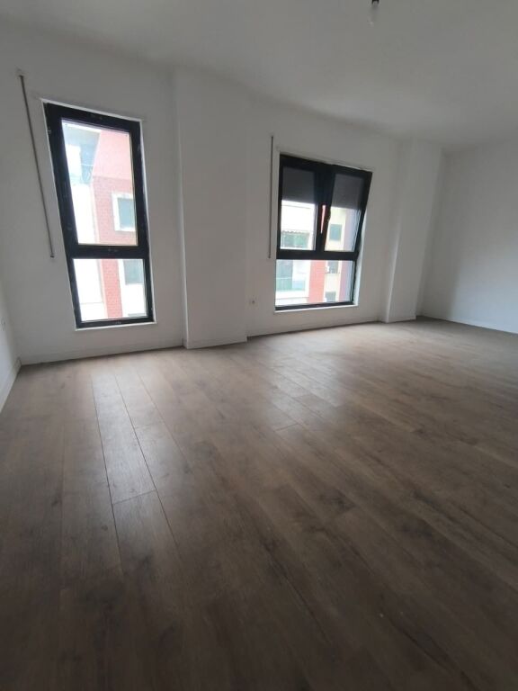 Shitet apartament 2+1+2 tek Rezidenca G8 , Komuna e Parisit .