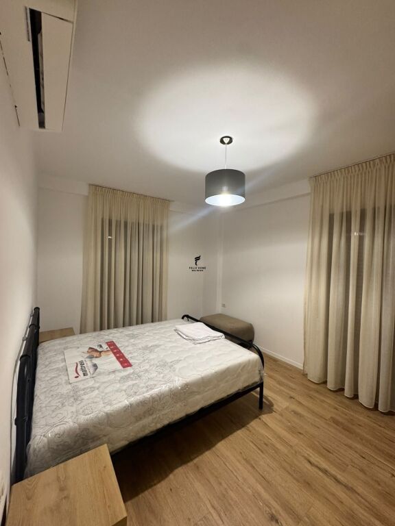 APARTAMENT ME QERA 1+1 21 DHJETORI 75.000 LEKE FH-98837