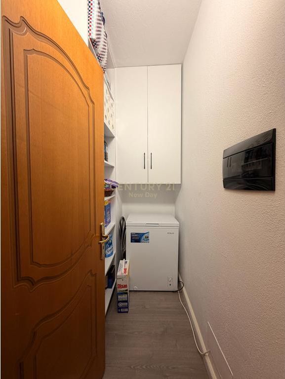 Apartament 3+1+2 Tualete + 2 Ballkone Me Qira në Qender te Durrësit - 1100€ | 150 m²