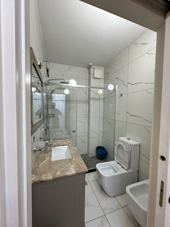 Apartament me qera 2+1+2