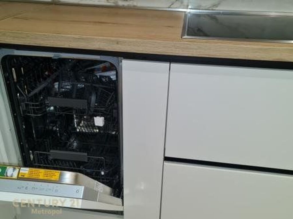   I OFFER FOR RENT A LUXURY 1+1 APARTMENT WITH PARKING, NEAR THE TEG SHOPPING CENTER!