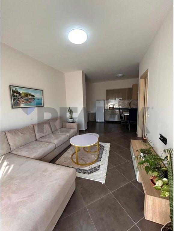 🏡 APARTAMENT 1+1 ME QIRA – QENDËR, VLORË!