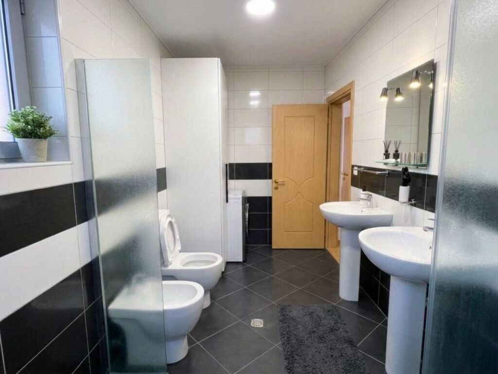 Qera, Apartament 1+1+2 Poste Parkimi Liqeni i Thate, Tirane