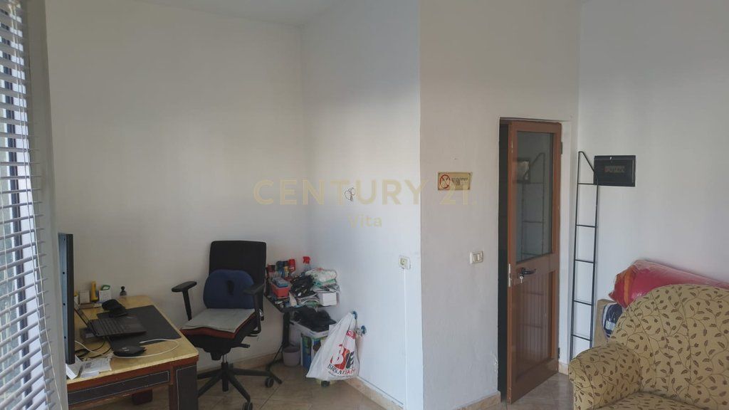 Dyqan 20 m2 për Shitje në Durrës, Lagjia Nr.16, !!!
