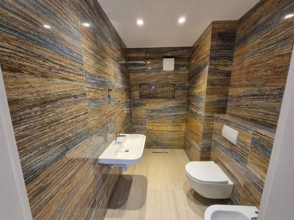 Qera, Apartament 2+1+2 për Zyra + Post Parkim, Rruga e Kavajës